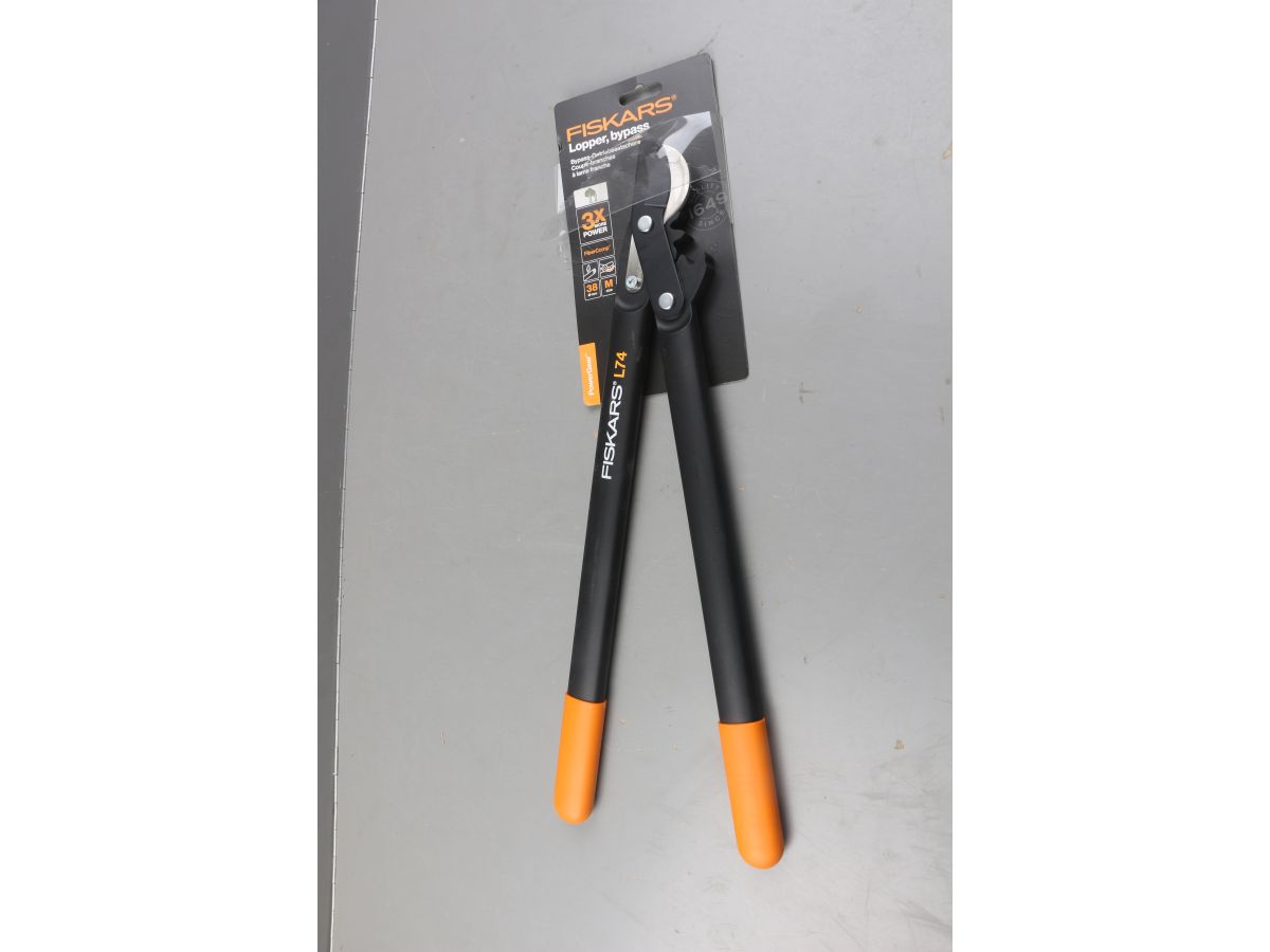 Сучкорез плоскостной L74 FISKARS PowerGear с загнутыми лезвиями средний уцененный (2294740804)