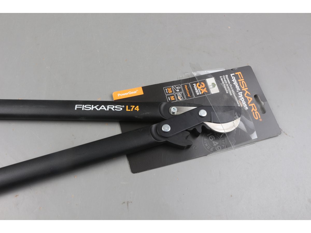 Сучкорез плоскостной L74 FISKARS PowerGear с загнутыми лезвиями средний уцененный (2294740804)