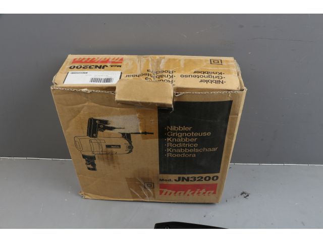 Ножницы высечные MAKITA JN 3200 в чем. уцененный (2480488384) (660 Вт, сталь до 3.2 мм)