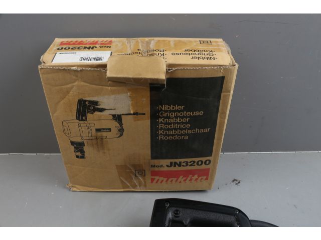 Ножницы высечные MAKITA JN 3200 в чем. уцененный (2480488384) (660 Вт, сталь до 3.2 мм)