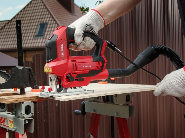 Лобзик электрический WORTEX JS 1009-1 LE в кор. 850 Вт, 500-3000 ход/мин, пропил до 100 мм (Лазер, подсветка, литая платформа)