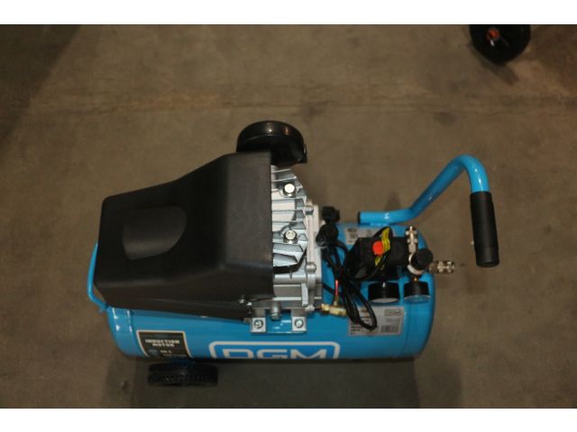 Компрессор DGM AC-150C коаксиальный уцененный (2679346880) (260 л/мин, 8 атм, коаксиальный, масляный, ресив. 50 л, 230 В, 1.8 кВт)