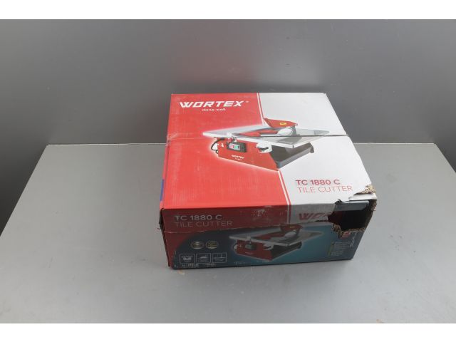 Плиткорез электрический WORTEX TC 1880 C в кор. 600 Вт, 180 мм, 2800 об. мин., глубина до 34 мм уц (385x380 мм с диском, водная система охла