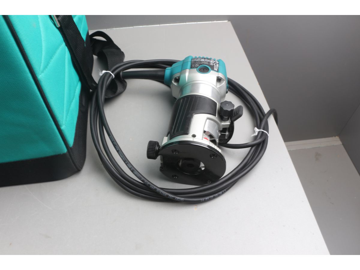 Фрезер кромочный MAKITA RT 0700 CX2 + аксессуары в сумке уцененный (2712747702)