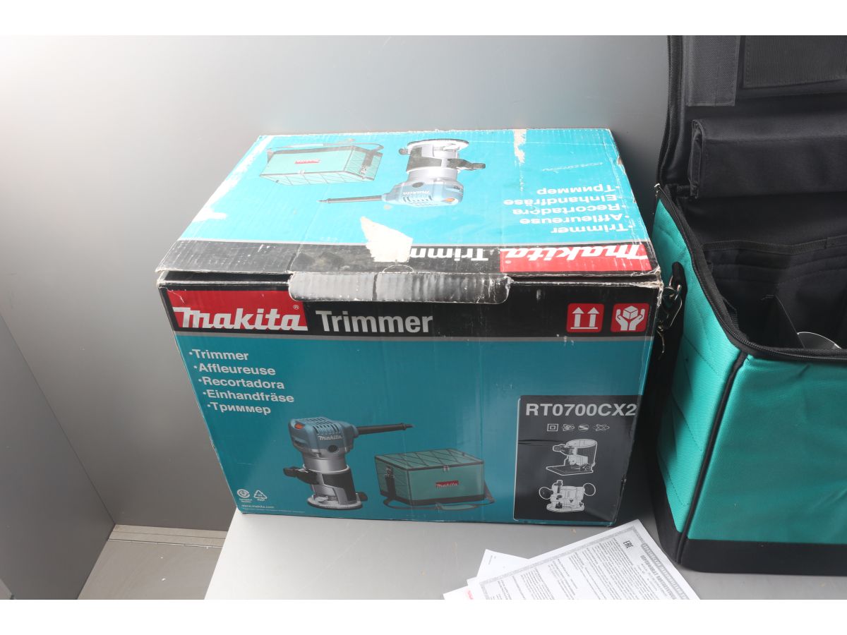 Фрезер кромочный MAKITA RT 0700 CX2 + аксессуары в сумке уцененный (2712747702)