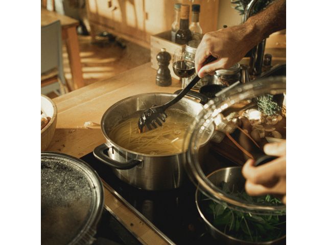 Кастрюля стальная 5л с крышкой Functional Form Fiskars