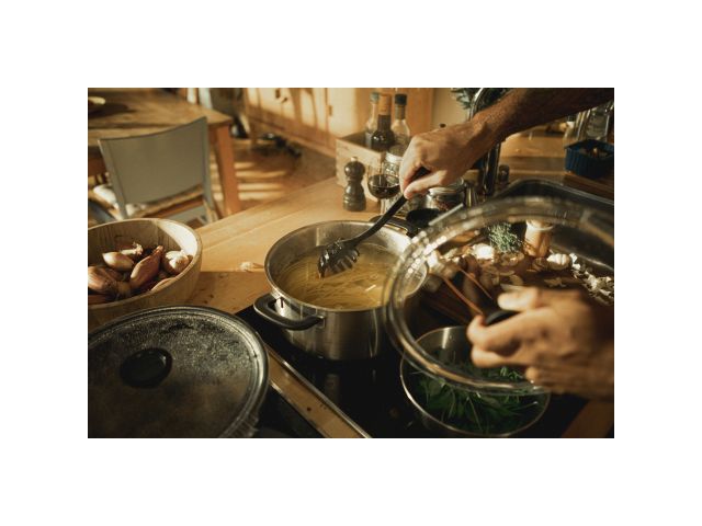 Кастрюля стальная 5л с крышкой Functional Form Fiskars