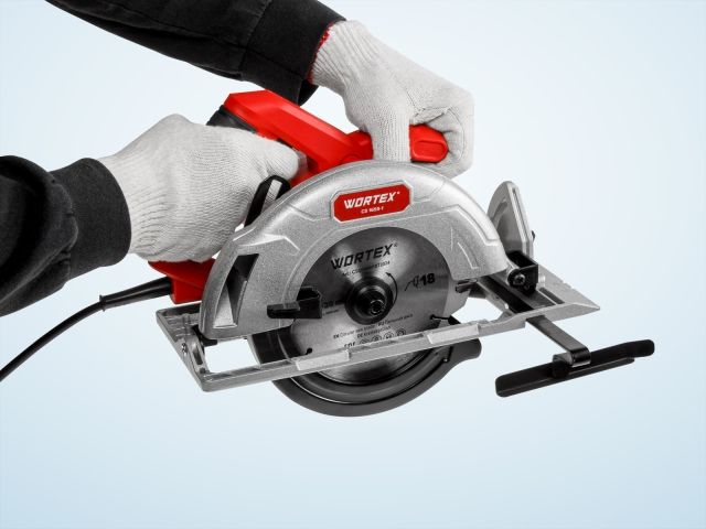 Циркулярная пила WORTEX CS 1655-1 в кор. 1200 Вт, 160 мм, пропил до 55 мм, алюм. подошва (1200 Вт, 160х20 мм 18Т, пропил до 55 мм, алюминиев