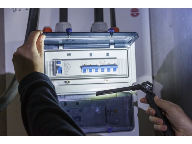 Фонарь-переноска аккумуляторный HL 400 AC Brennenstuhl (IP20; 400Лм, USB Type-C кабель в комплекте)