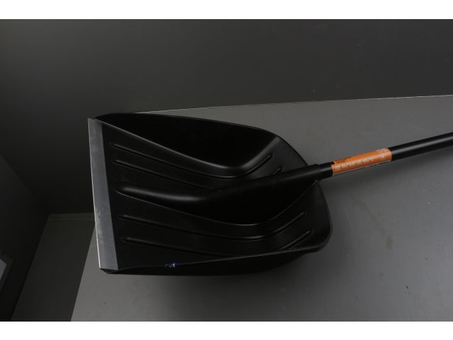 Лопата снеговая Solid FISKARS уцененный (4067939712) (длина: 1310мм, ширина: 355мм)