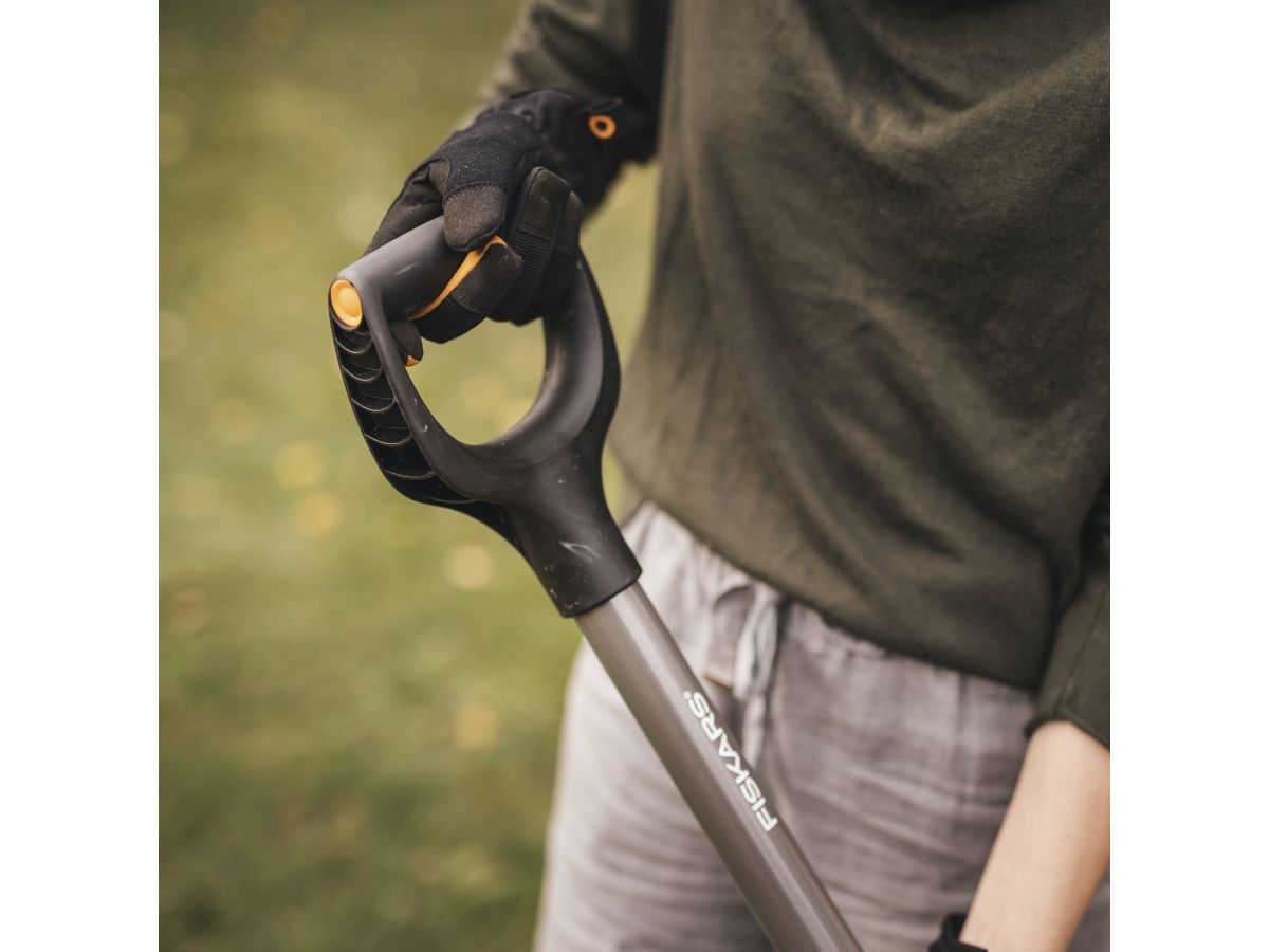 Лопата совковая FISKARS