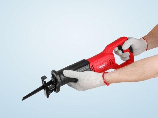 Сабельная пила WORTEX LX SR 1018 E в кор. +1 пильное полотно, 710 Вт, дер. 115 мм, ход 20 мм, рег.об