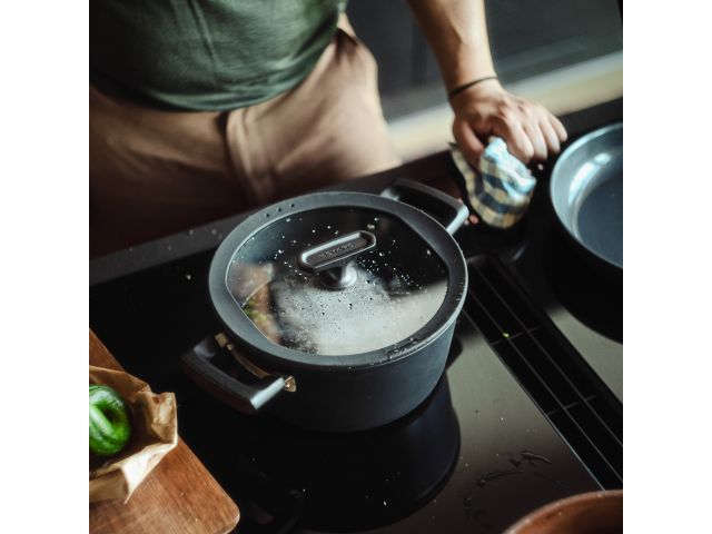 Кастрюля 3.5л c крышкой Hard Face FISKARS