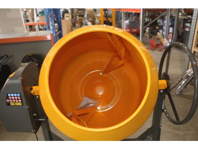 Бетоносмеситель ECO CM-200 уцененный (8156919701) (объём 200/148 л, 1100 Вт, 230 В, вес 52,9 кг)