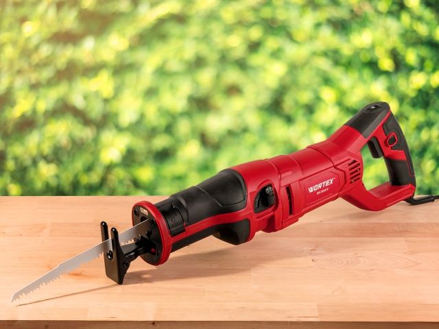 Сабельная пила WORTEX SR 2012 E в кор. + 2 пильных полотна 1200 Вт, дер. 210 мм, ход 30 мм, рег.об. (1200 Вт, дер.210 мм, алюм.20 мм, рег.об