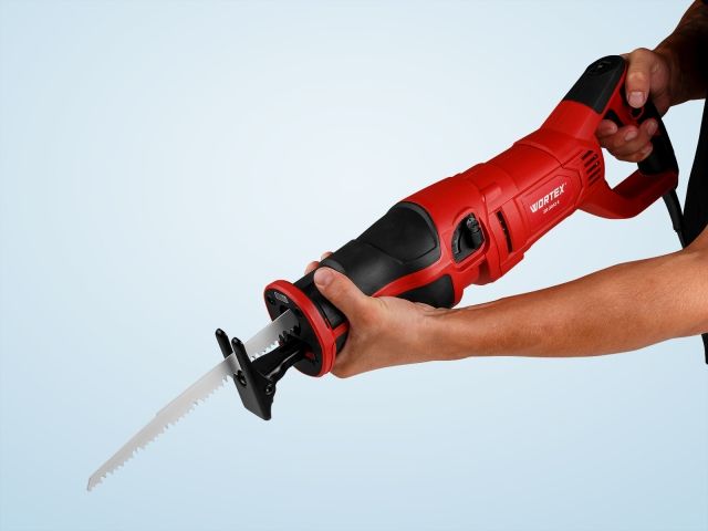 Сабельная пила WORTEX SR 2012 E в кор. + 2 пильных полотна 1200 Вт, дер. 210 мм, ход 30 мм, рег.об. (1200 Вт, дер.210 мм, алюм.20 мм, рег.об